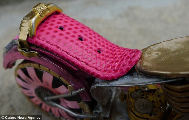 Màu sắc sặc sỡ 