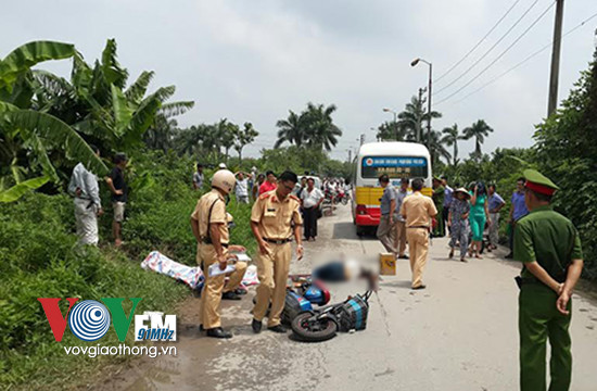 BẢN TIN ATGT: Container tông chết phụ nữ, kéo lê xe máy gần 100m ảnh 1