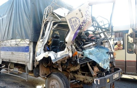 BẢN TIN ATGT: Container tông chết phụ nữ, kéo lê xe máy gần 100m ảnh 6