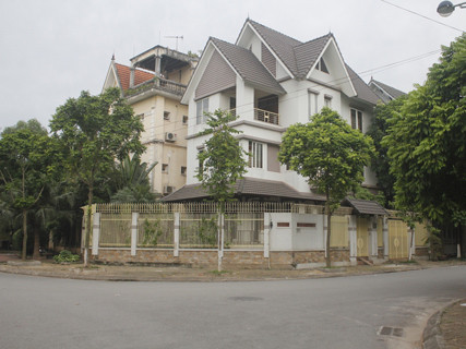 Tâm lý chờ đợi làm địa ốc càng thêm trì trệ. Ảnh: Hoàng Lan. Tâm lý chờ đợi làm địa ốc càng thêm trì trệ. Ảnh: Hoàng Lan