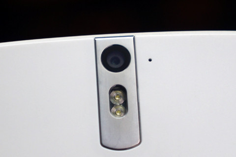 Camera 13 Megapixel, được trang bị cảm biến CMOS mới nhất của Sony