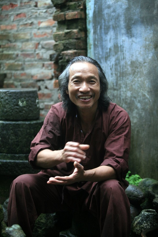 "Tôi sẽ còn tiếp tục sưu tầm cối đá và những công cụ sản xuất của nhà nông", ông thợ ảnh tỷ phú nói. .