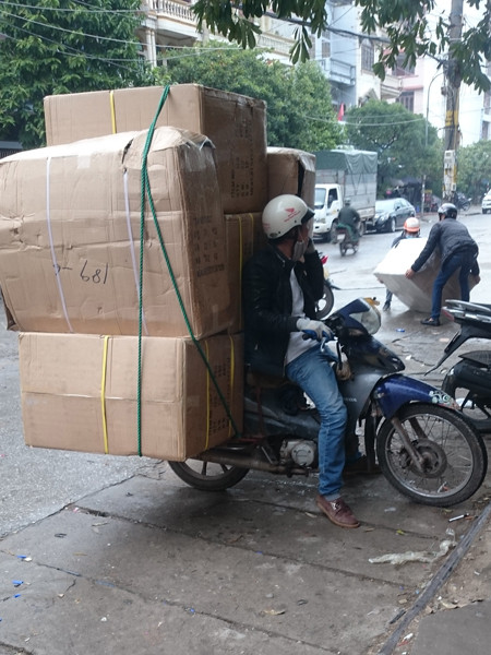 Cận cảnh 'trận địa' hàng lậu ở Móng Cái ảnh 12