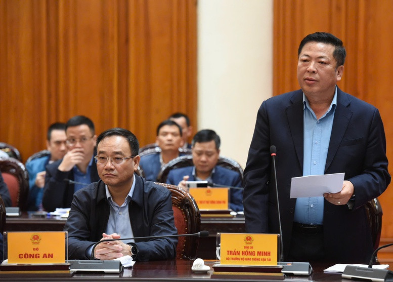 Bộ trưởng Bộ Giao thông vận tải Trần Hồng Minh báo cáo tiến độ dự án. Ảnh: Nhật Bắc Bộ trưởng Bộ Giao thông vận tải Trần Hồng Minh báo cáo tiến độ dự án. Ảnh: Nhật Bắc