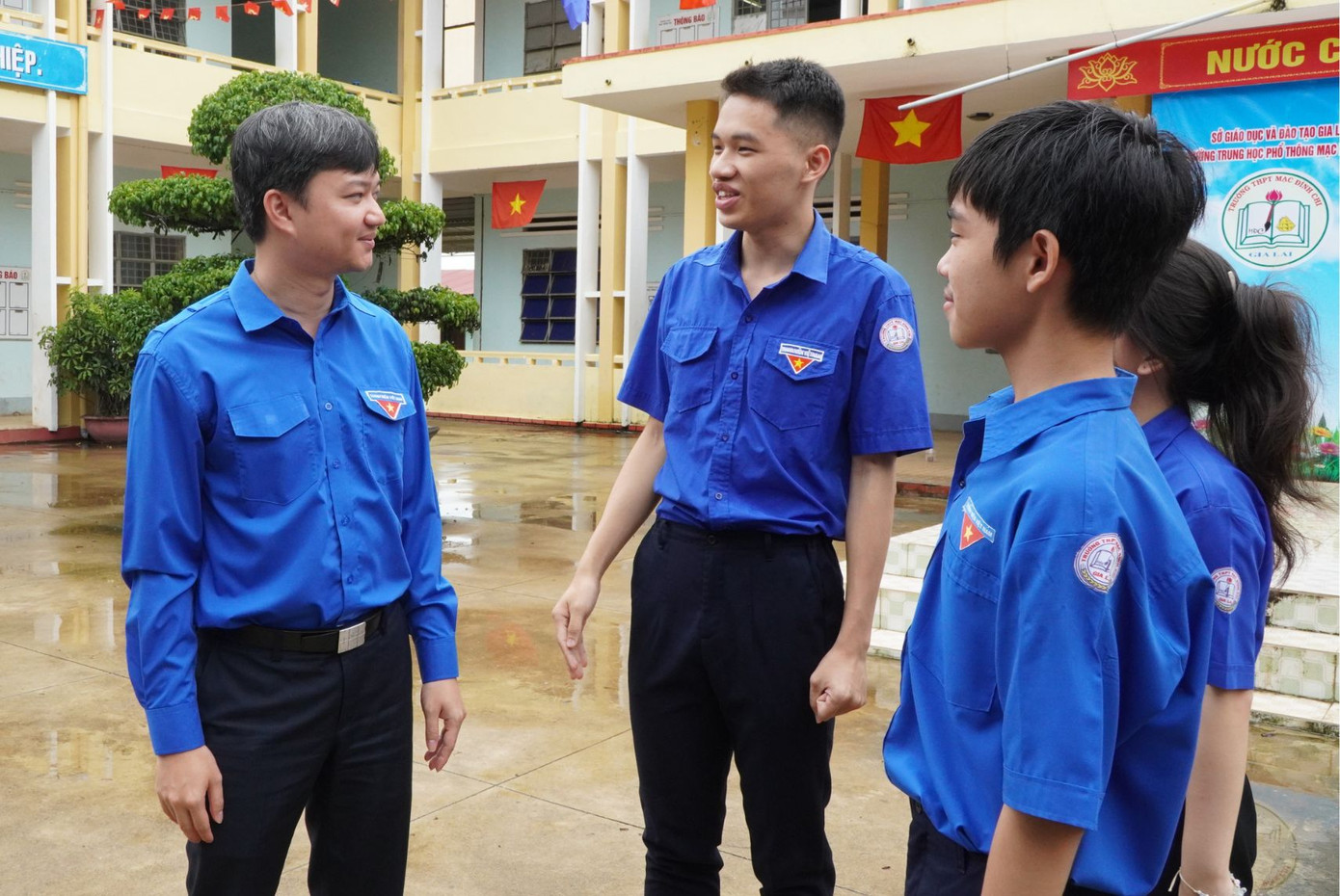 Anh Nguyễn Minh Triết tâm sự với các bạn đảng viên mới