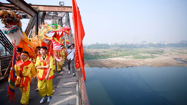 Ngắm 'Cầu rồng kể chuyện ngàn năm' ảnh 8