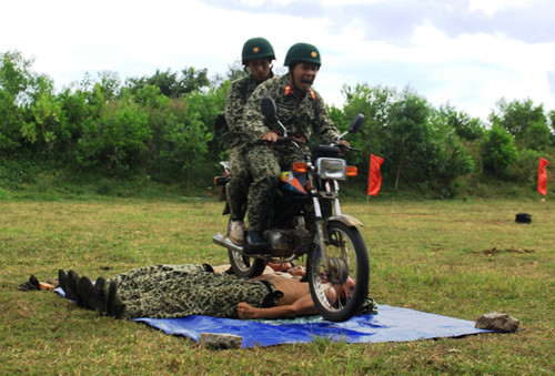 Một màn trình diễn ngoạn mục của các chiến đấu viên khẳng định bản lĩnh và mình đồng da sắt