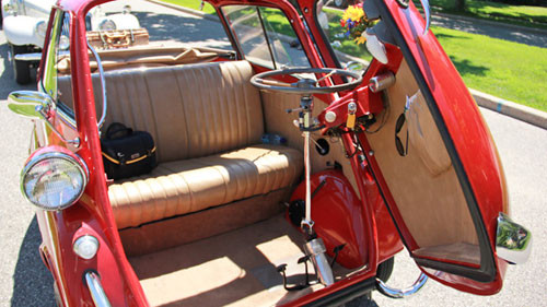 Isetta cho phép người dùng mở từ mũi xe