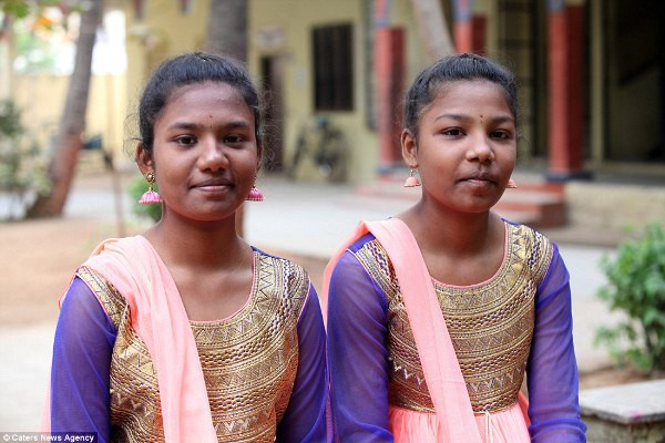 Kỳ lạ ngôi trường có 28 cặp song sinh theo học ảnh 7