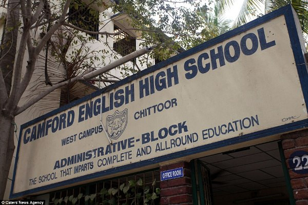 Kỳ lạ ngôi trường có 28 cặp song sinh theo học ảnh 8