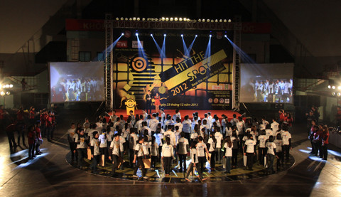 100 sinh viên bước vào vòng chung kết. Ảnh: Trường Phong