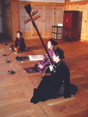 Ca trù Thăng Long trình diễn tại Hàn Quốc	Ảnh: Hoa Hựu