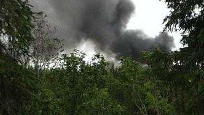 Khói nghi ngút bốc lên