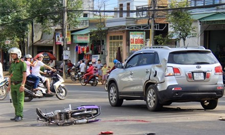 BẢN TIN ATGT: Ô tô “điên” lấn làn tông chết hai nữ sinh THPT ảnh 6