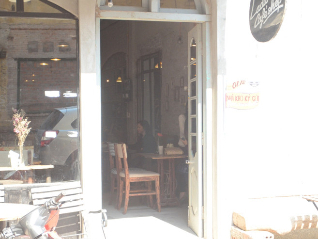 Các cửa hàng vẫn hoạt động bình thường