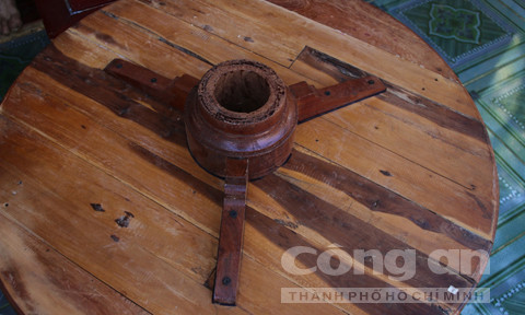 Về nơi làng mộc độc nhất làm được bàn tự xoay kỳ bí ảnh 1