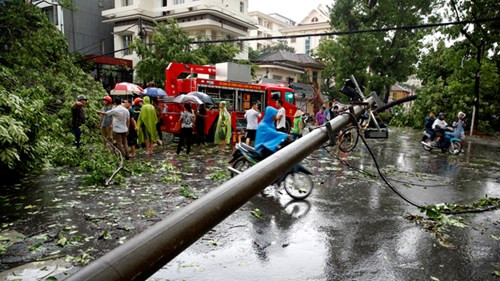 Đại biểu Quốc hội nói gì về cơn dông lốc khủng khiếp ở Hà Nội? ảnh 1