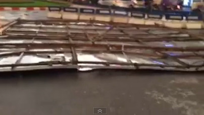 10 video ‘hot’: Cột điện phát nổ như bom trong mưa lốc ảnh 5