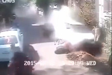 10 video ‘hot’: Cột điện phát nổ như bom trong mưa lốc ảnh 4