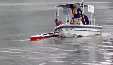 10 video ‘hot’: Cột điện phát nổ như bom trong mưa lốc ảnh 3