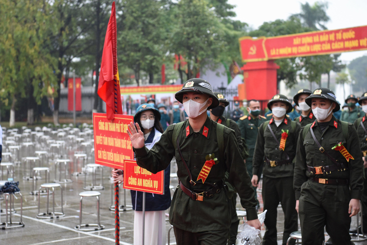 Những tân binh tham gia nghĩa vụ công an nhân dân cũng đã có mặt để chuẩn bị lên đường nhập ngũ.