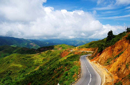 Đèo Pha Đin một trong "tứ đại đèo" vùng Tây Bắc dài bao nhiêu km?