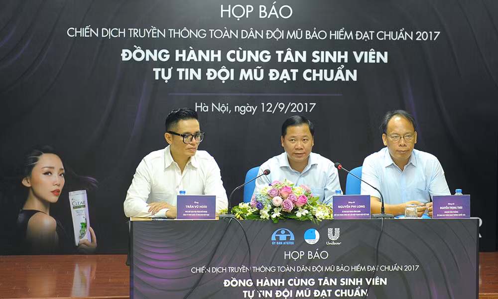 Tặng 2.000 mũ bảo hiểm đạt chuẩn cho tân sinh viên ảnh 2
