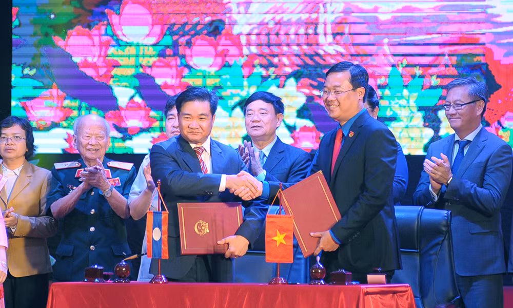 Sôi nổi khai mạc Gặp gỡ hữu nghị thanh niên Việt Nam – Lào 2017 ảnh 3