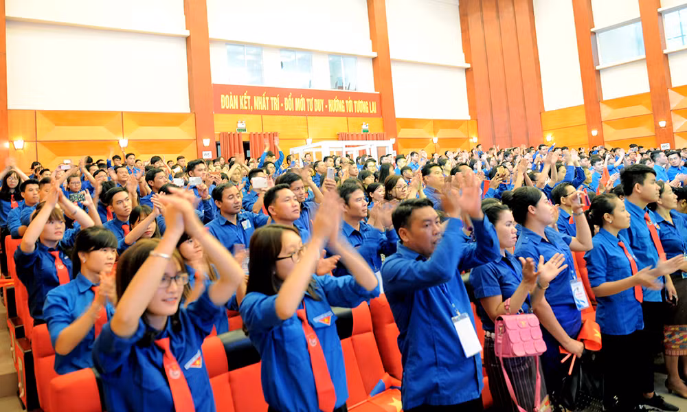 Sôi nổi khai mạc Gặp gỡ hữu nghị thanh niên Việt Nam – Lào 2017 ảnh 1