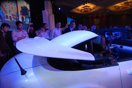 Hệ thống mui trần điều khiển điện