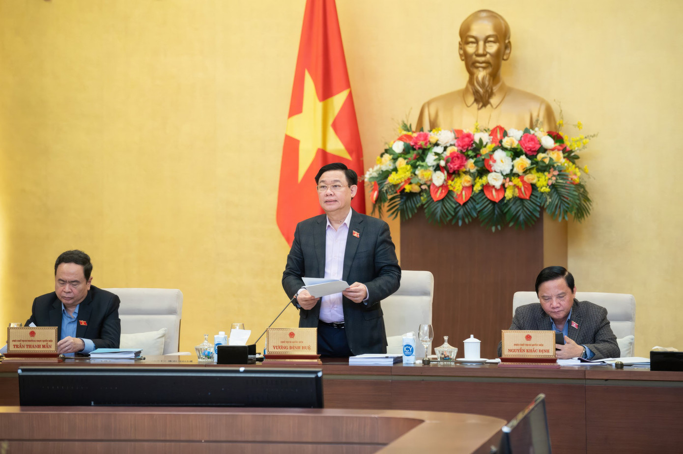 Chủ tịch Quốc hội Vương Đình Huệ phát biểu tại phiên họp