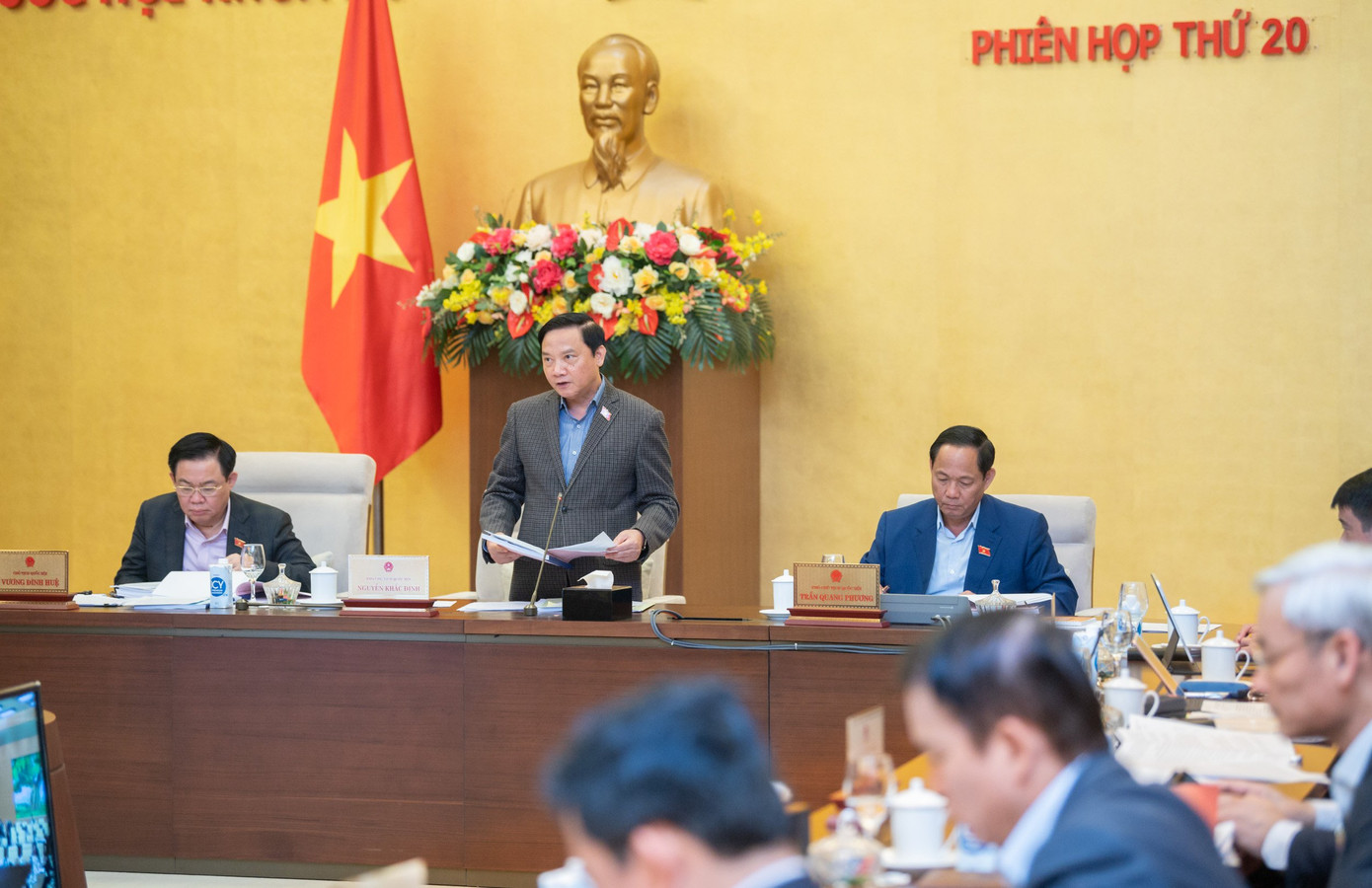 Phó Chủ tịch Quốc hội Nguyễn Khắc Định phát biểu tại phiên họp