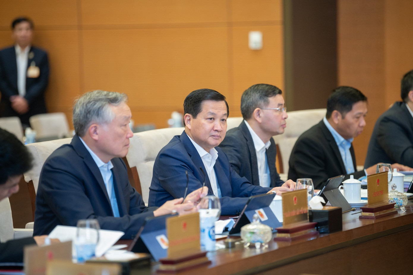 Các đại biểu tham dự phiên họp. Các đại biểu tham dự phiên họp.