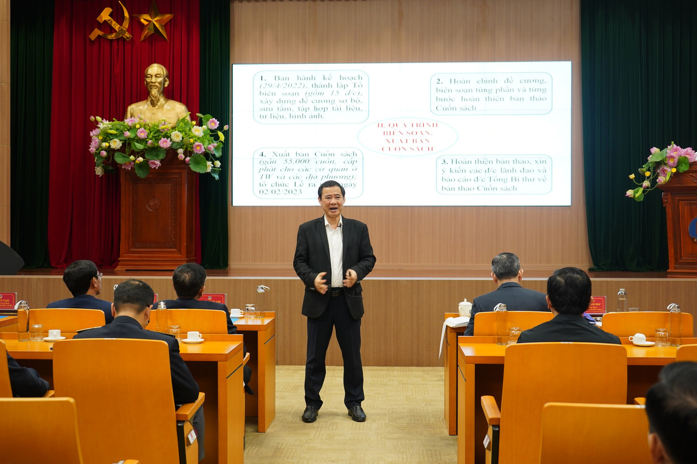 Phó trưởng Ban Nội chính Trung ương Nguyễn Thái Học giới thiệu về cuốn sách của Tổng Bí thư Phó trưởng Ban Nội chính Trung ương Nguyễn Thái Học giới thiệu về cuốn sách của Tổng Bí thư