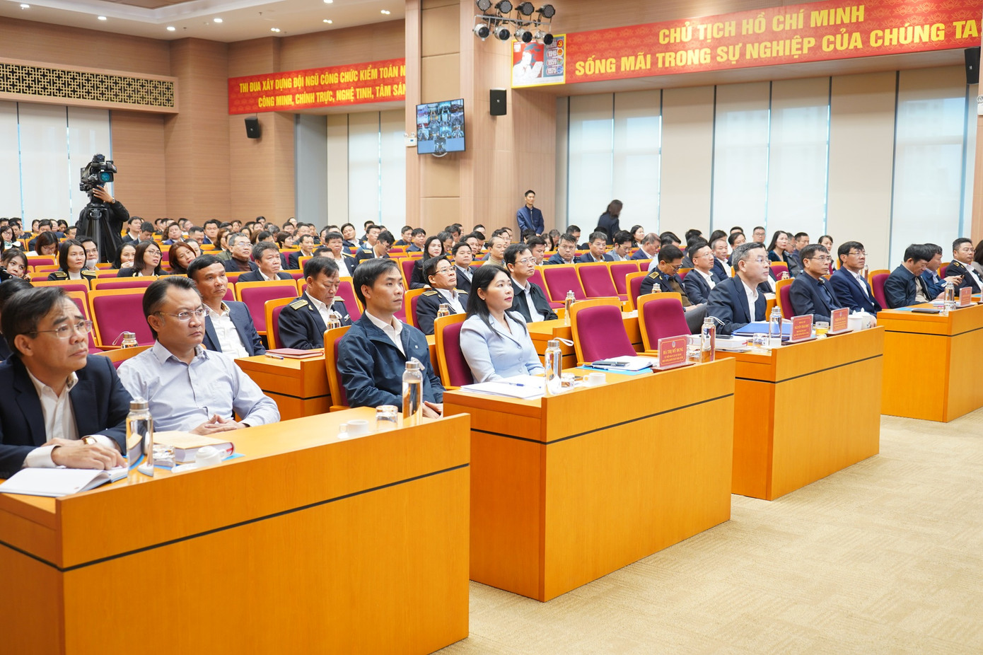 Các đại biểu tham dự hội nghị Các đại biểu tham dự hội nghị