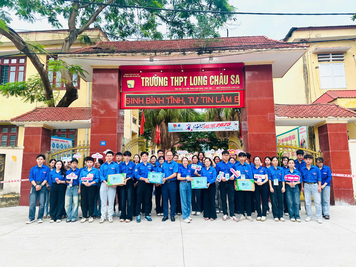 Tỉnh Đoàn Phú Thọ huy động nguồn lực mua sữa tặng thí sinh. Tỉnh Đoàn Phú Thọ huy động nguồn lực mua sữa tặng thí sinh.