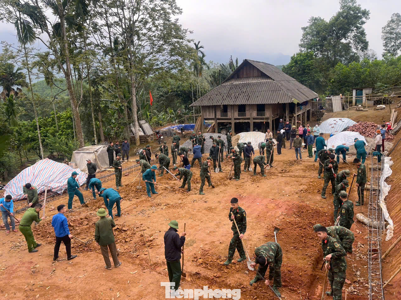 Tỉnh Hòa Bình phát huy sức mạnh tổng hợp hoàn thành mục tiêu xóa nhà tạm nhà dột nát. Tỉnh Hòa Bình phát huy sức mạnh tổng hợp hoàn thành mục tiêu xóa nhà tạm nhà dột nát.