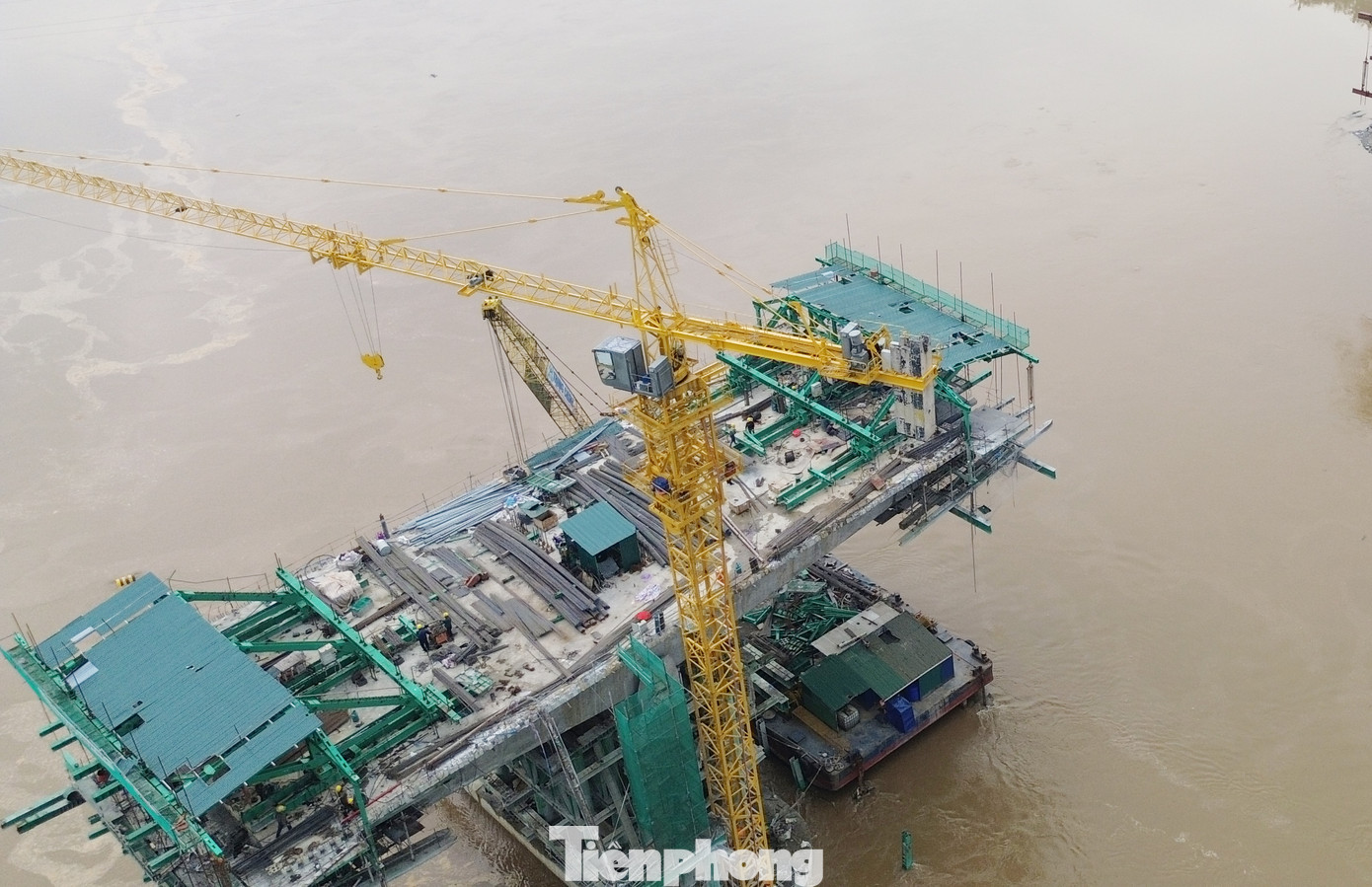 "Không chỉ khi Thủ tướng Chính phủ và Bộ trưởng Bộ Quốc phòng giao nhiệm vụ chúng tôi mới tăng tốc thi công, mà ngay sau khi nhận được quyết định giao nhiệm vụ của Bộ Quốc phòng, Bộ tư lệnh Binh đoàn 12 đã chỉ đạo Ban điều hành Trường Sơn 9 và các đơn vị khẩn trương huy động nhân lực, máy móc, thiết bị đến công trường, tổ chức thi công ngày đêm", Thượng tá Nhâm Mạnh Đôn cho hay.