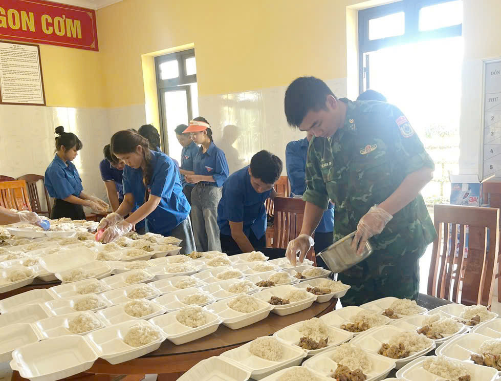 Sau mỗi môn thi căng thẳng thí sinh được thưởng thức các bữa ăn ngon, đảm bảo dinh dưỡng, tiếp tục bước vào môn thi mới.