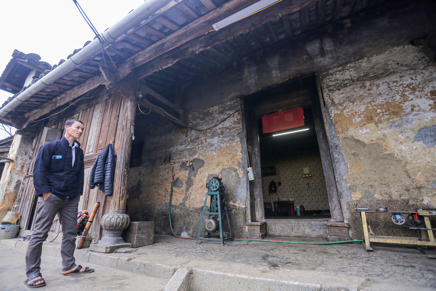 Nhà cụ Mua Sè Sính, trạm đúc bạc cổ tồn tại hàng trăm năm tại thôn Lao Xa (Sủng Là, Đồng Văn, Hà Giang).