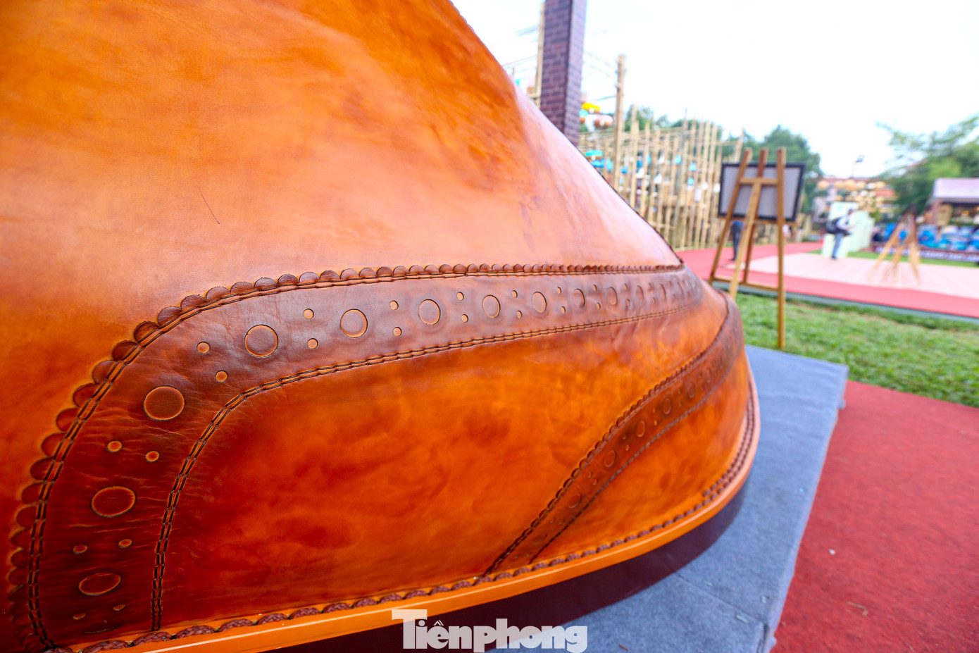 Kỷ lục chiếc giày da nam lớn nhất Việt Nam là sự khẳng định và ghi nhận xứng đáng cho sự nỗ lực của ông Nguyễn Văn Khương và tập thể cán bộ nhân viên của Trung tâm Thiết kế và Phát triển sản phẩm - Viện Nghiên cứu Da Giày, đồng thời qua đó cũng góp phần quan trọng vào việc quảng bá, giới thiệu về chất lượng, khả năng sáng tạo của ngành sản xuất da giày Việt Nam.