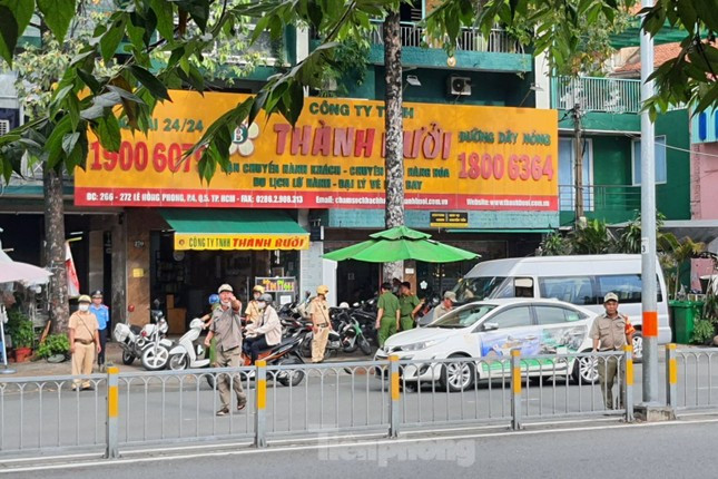 Lực lượng chức năng TPHCM kiểm tra trụ sở Công ty TNHH Thành Bưởi.