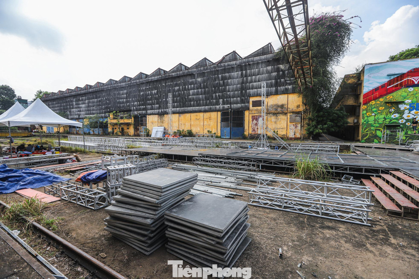 Từ một nhà máy cũ nằm trong diện di dời ra khỏi nội đô - Nhà máy xe lửa Gia Lâm và các ga tàu hỏa Hà Nội được cải tạo thành các tổ hợp sáng tạo. Di sản được đánh thức để tạo ra hệ giá trị mới phục vụ phát triển Thủ đô.