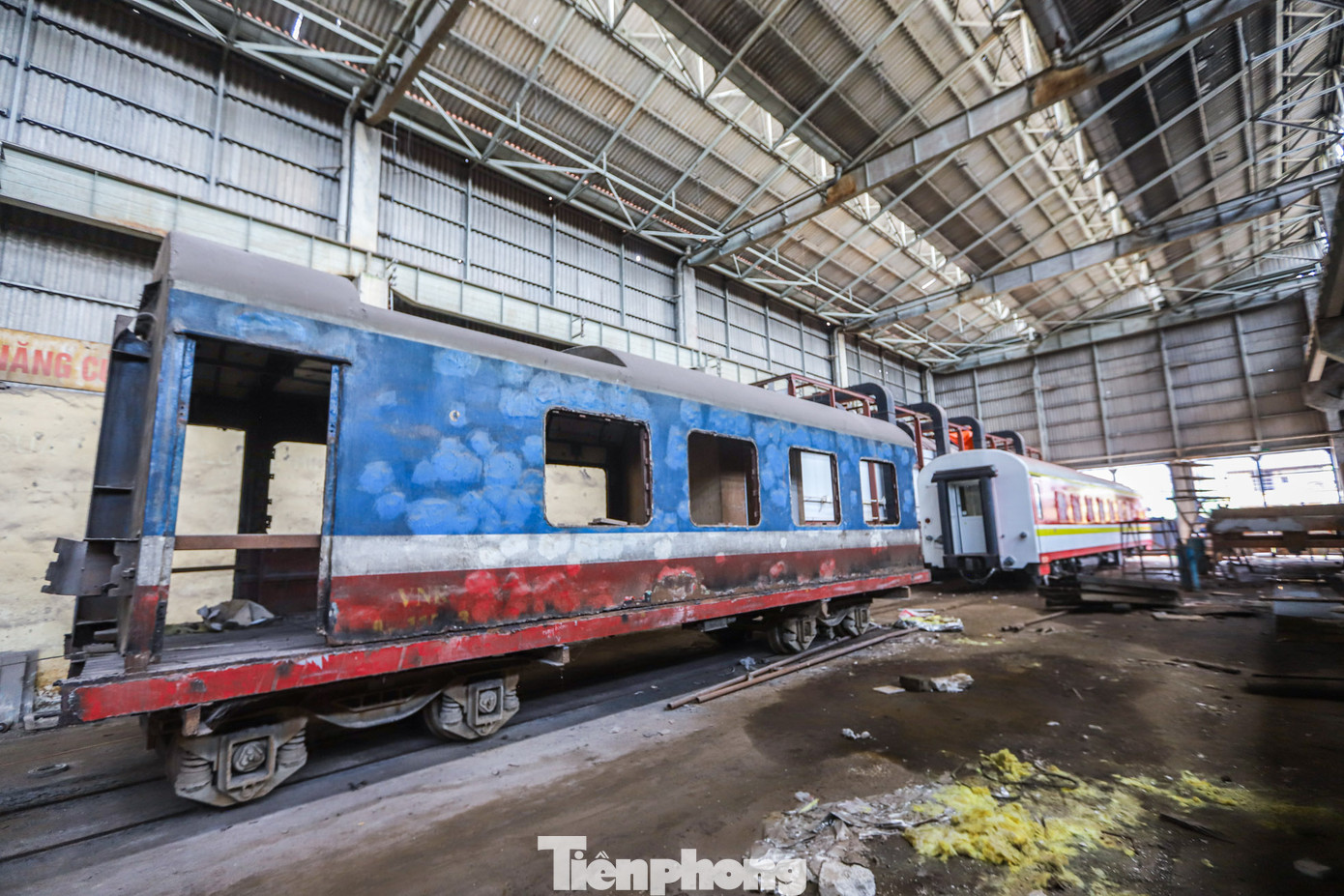 Nhà máy không chỉ phục vụ luân chuyển hàng hóa, với mạng lưới đại lý rộng khắp, mà còn nuôi dưỡng sự chuyển dịch của các nền văn hóa và tư tưởng, góp phần hình thành nên tiềm thức của người Việt.