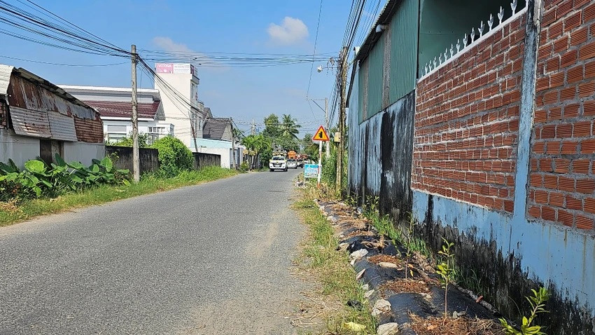 Linh cữu của ông T.N.T được gia đình đưa đi an táng vào sáng 13-11. Ảnh: ĐK