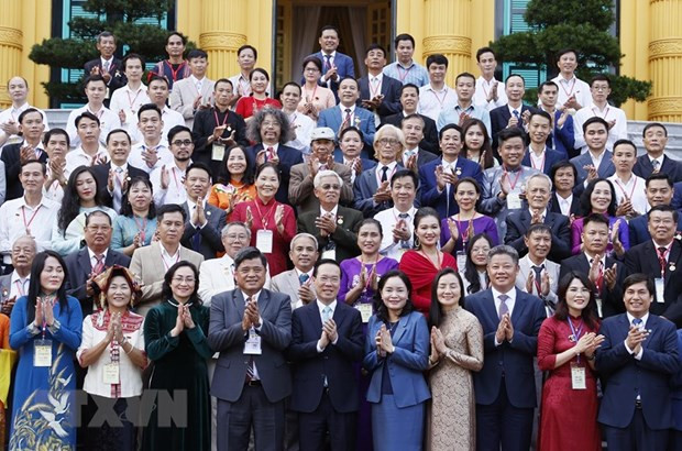 Chủ tịch nước Võ Văn Thưởng với các đại biểu tại buổi gặp mặt. (Ảnh: Thống Nhất/TTXVN) Chủ tịch nước Võ Văn Thưởng với các đại biểu tại buổi gặp mặt. (Ảnh: Thống Nhất/TTXVN)