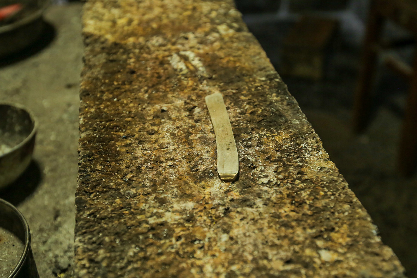 Vật liệu làm bạc phải tinh khiết, không lẫn tạp chất.