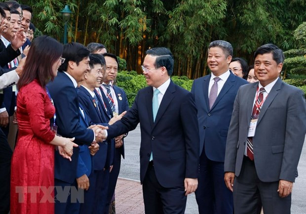 Chủ tịch nước Võ Văn Thưởng với các đại biểu. (Ảnh: Thống Nhất/TTXVN) Chủ tịch nước Võ Văn Thưởng với các đại biểu. (Ảnh: Thống Nhất/TTXVN)