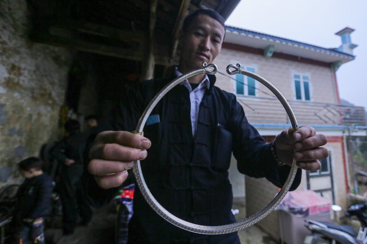 Vòng bạc cổ này chế tác mất 5-7 ngày.