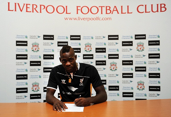 Balotelii buồn “rũ rượi” vì Liverpool thua Man City ảnh 1